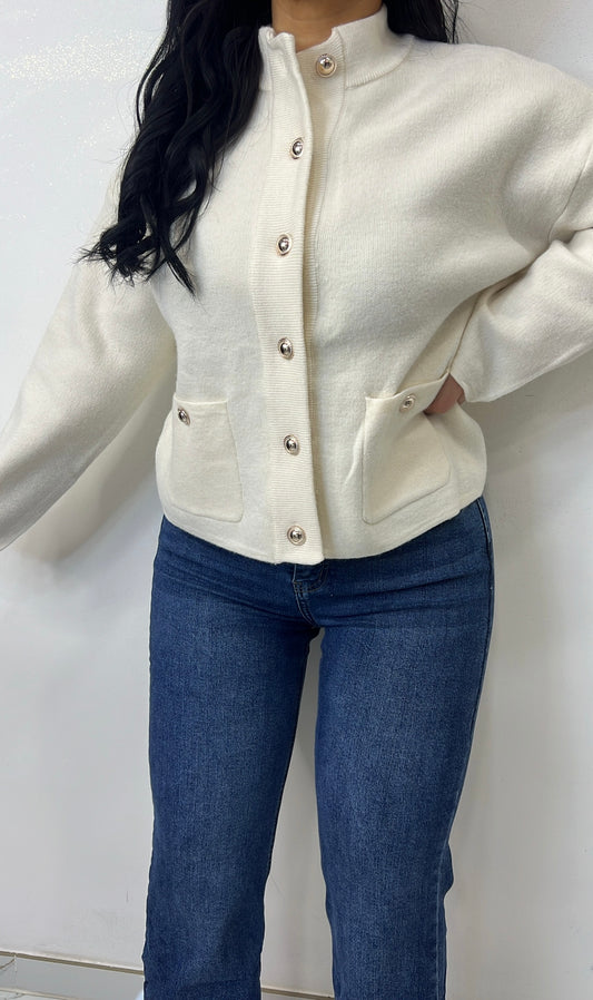 Gilet en maille à bouton doré