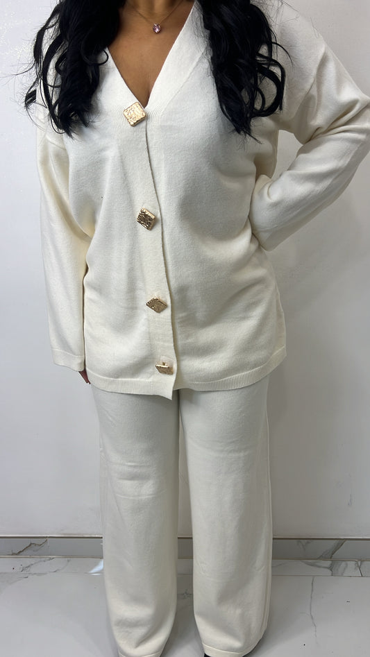 Ensemble blanc à bouton doré
